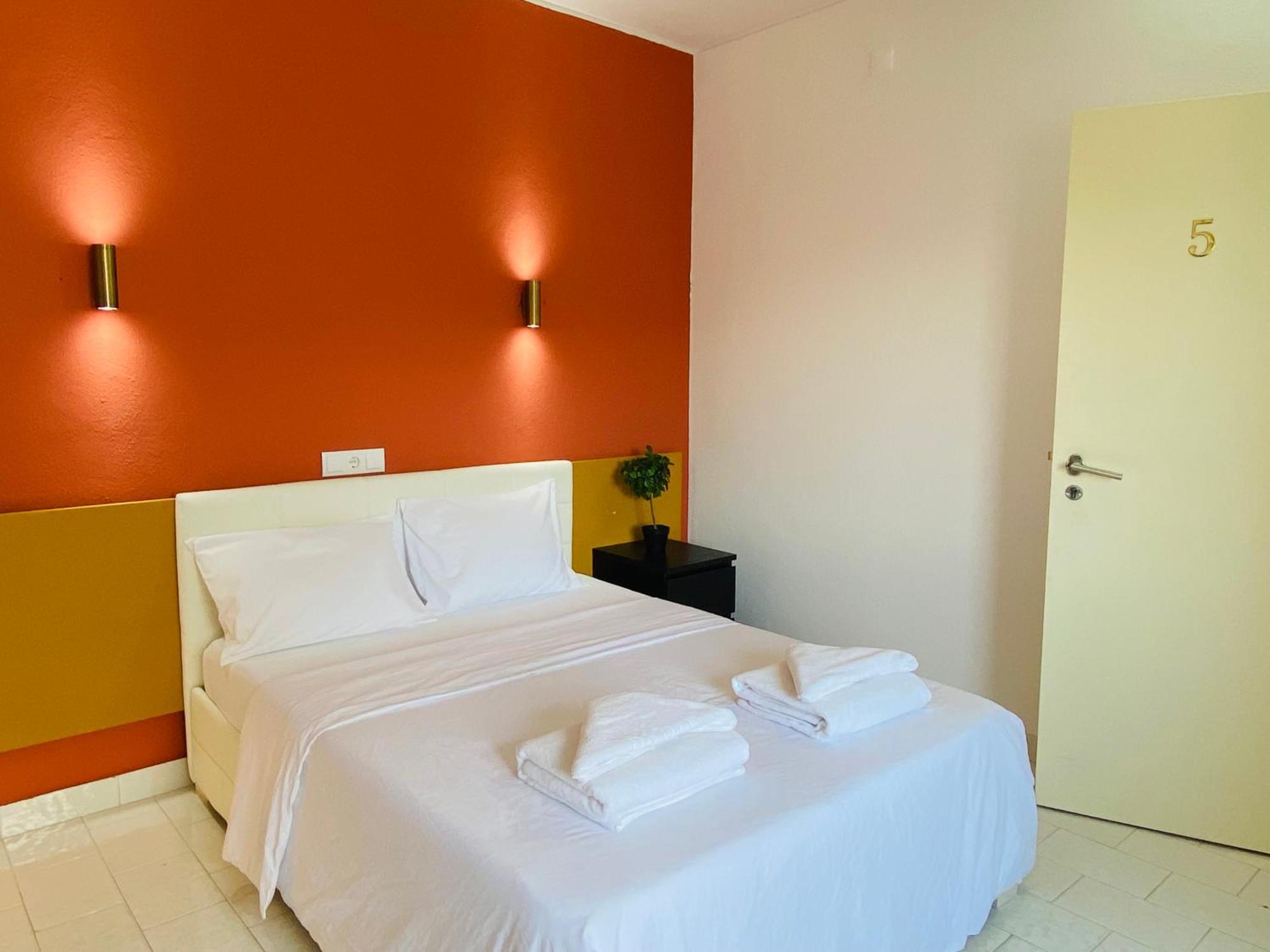 Central Atlantic Beach Guesthouse Кошта-да-Капарика Экстерьер фото
