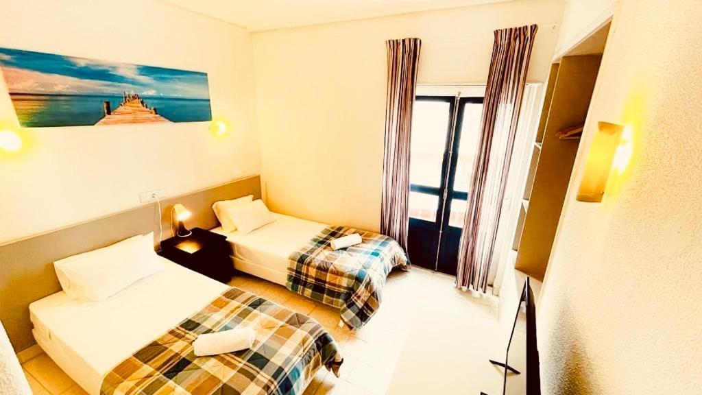 Central Atlantic Beach Guesthouse Кошта-да-Капарика Экстерьер фото
